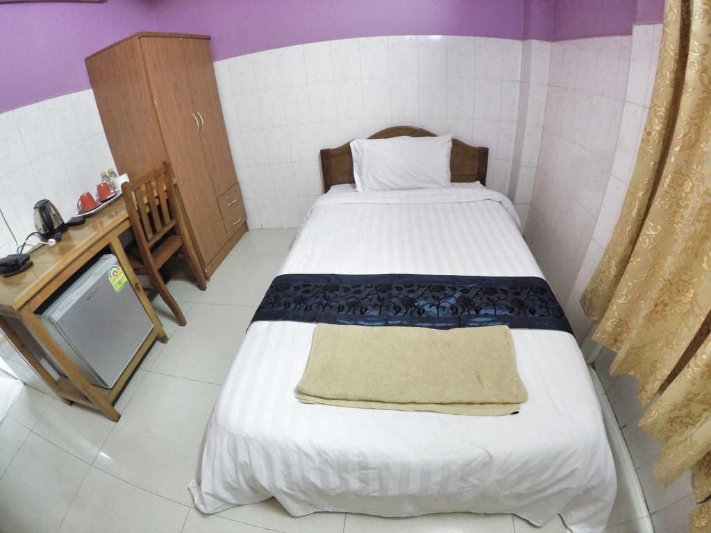 Capitol 3 Guesthouse Phnom Penh Bagian luar foto