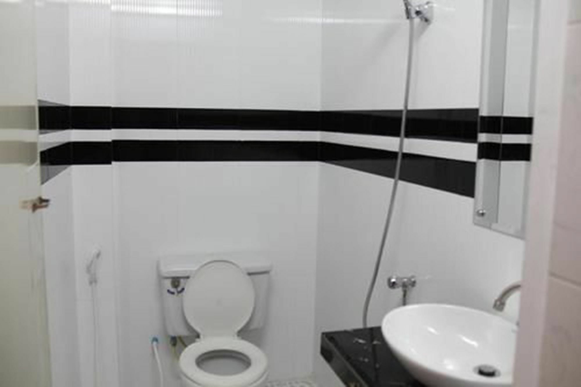 Capitol 3 Guesthouse Phnom Penh Bagian luar foto