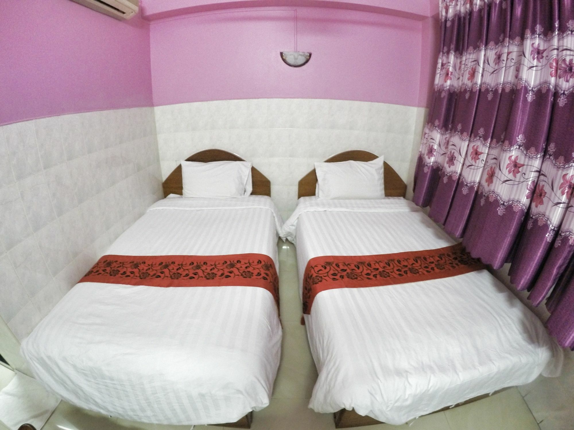Capitol 3 Guesthouse Phnom Penh Bagian luar foto